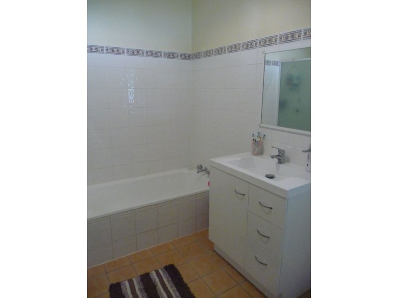 16 Donald Lane, Moree NSW 2400