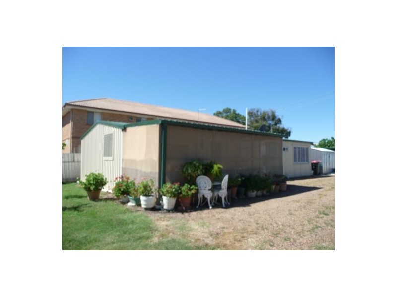 8 Dover Street, Moree NSW 2400