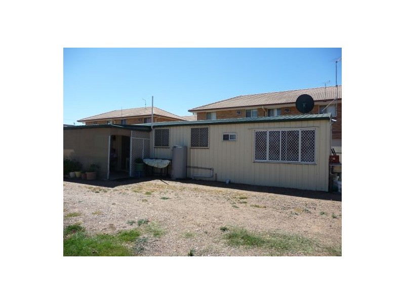 8 Dover Street, Moree NSW 2400