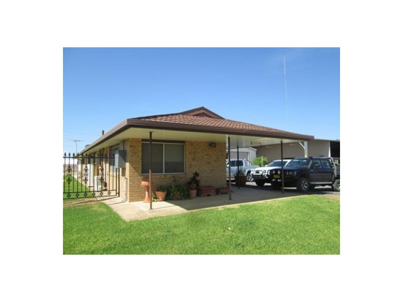 2 Bullus Drive, Moree NSW 2400