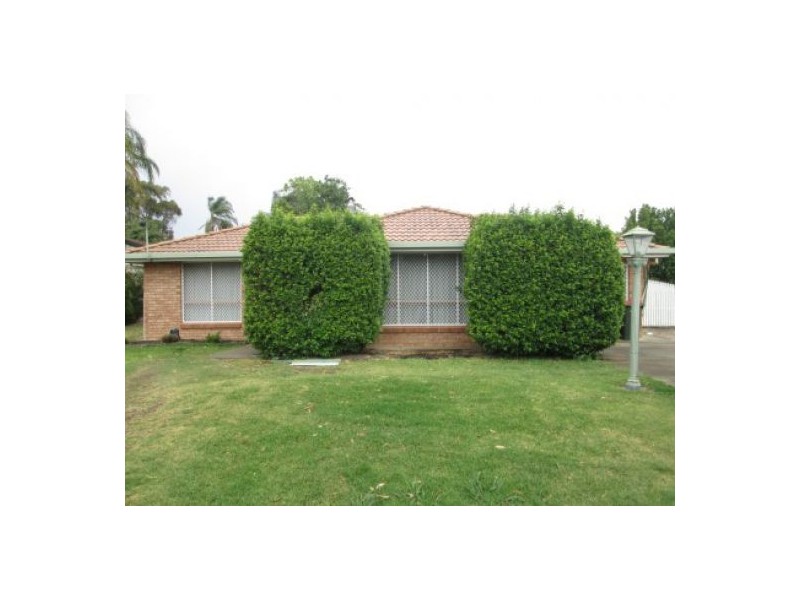 12 Loren Avenue, Moree NSW 2400