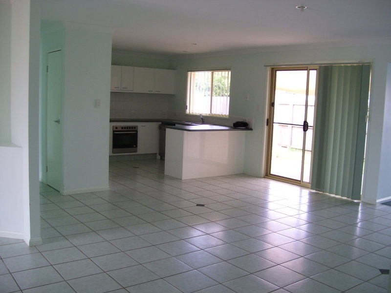 18 Tallow Court, Sandstone Point QLD 4511