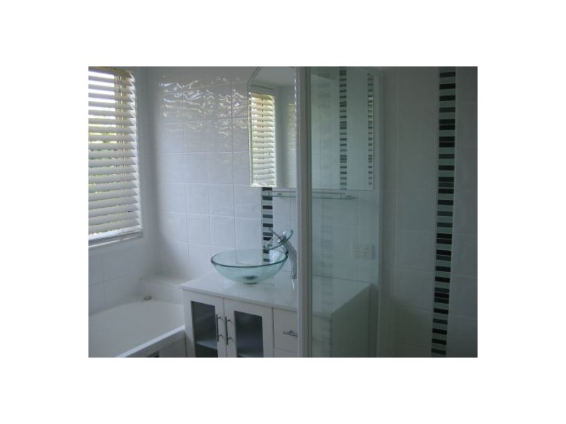 28 Summerfields Drive, Beachmere QLD 4510