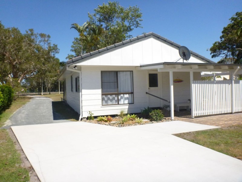 26 Marandowie Drive, Iluka NSW 2466