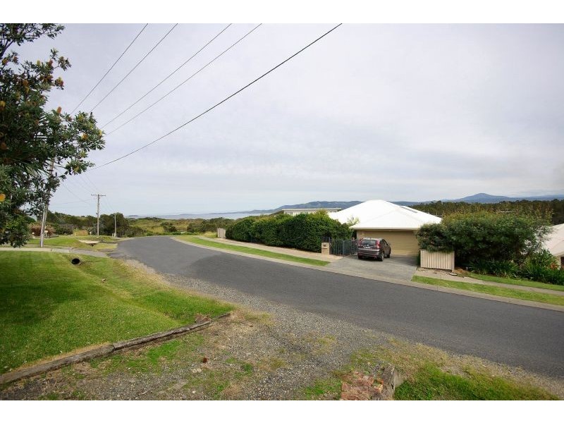 67 Bluff Rd, Emerald Beach NSW 2456