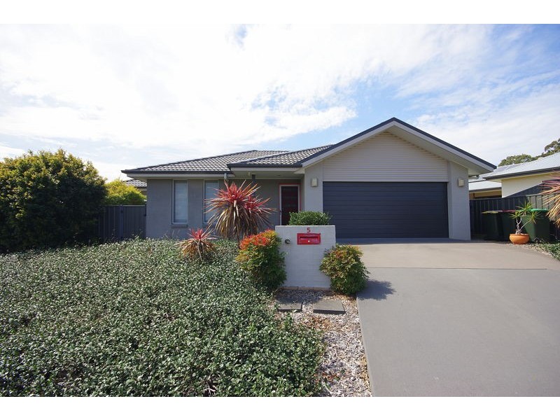 5 Seachange Crescent, Moonee Beach NSW 2450