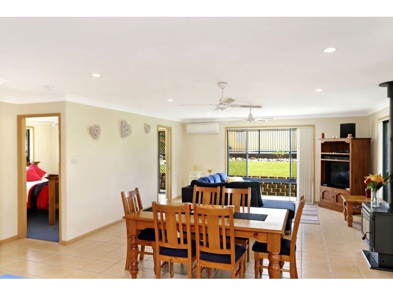 16 Celeste Pl, Bonville NSW 2441