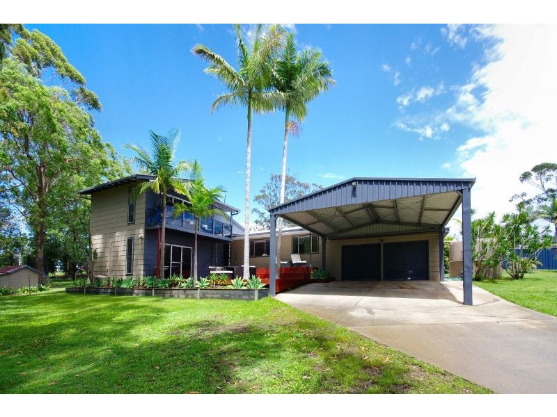 6 Lake Breeze Lane, Emerald Beach NSW 2456