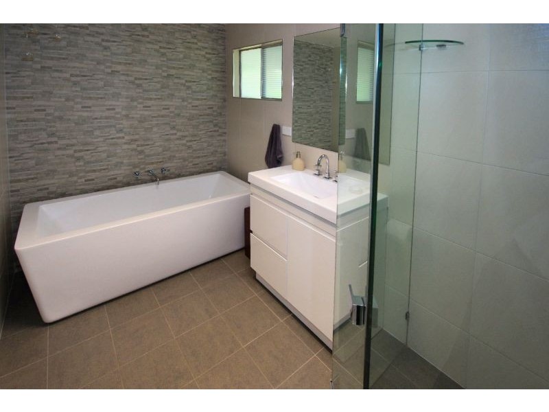 6 Lake Breeze Lane, Emerald Beach NSW 2456