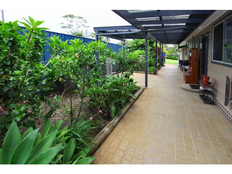 6 Lake Breeze Lane, Emerald Beach NSW 2456