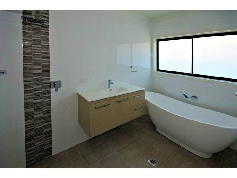 15 Water Gum Close, Sapphire Beach NSW 2450