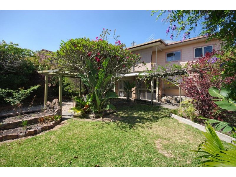 15 Ocean View Crescent, Emerald Beach NSW 2456