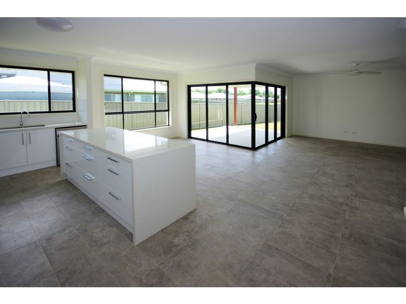 33 Loaders Lane, Coffs Harbour NSW 2450