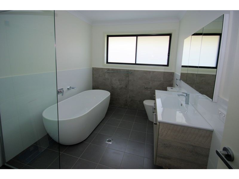 33 Loaders Lane, Coffs Harbour NSW 2450