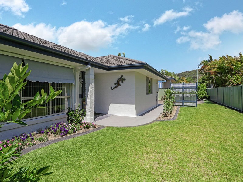 30 Azalea Ave, Coffs Harbour NSW 2450