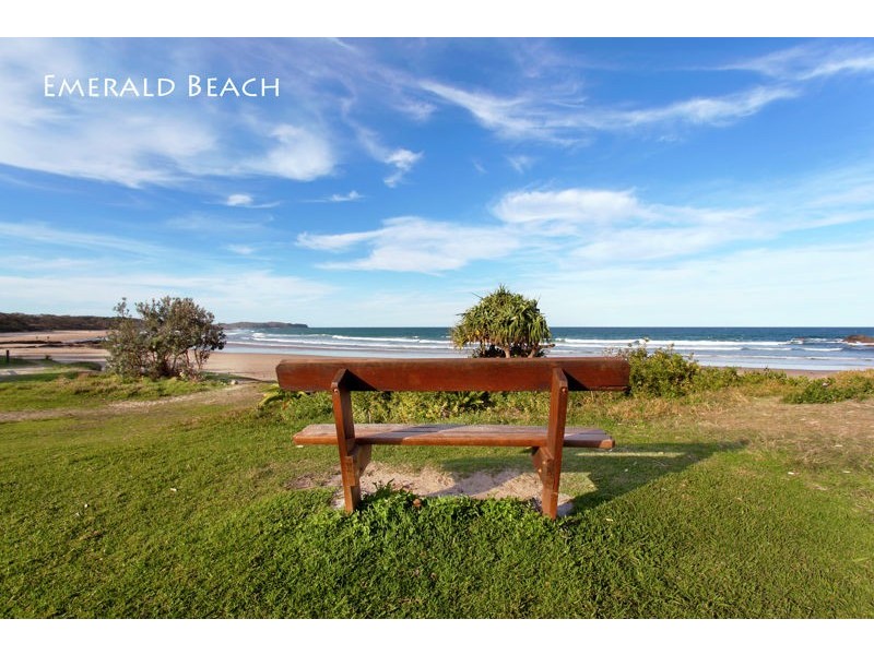 6 Lights Street, Emerald Beach NSW 2456