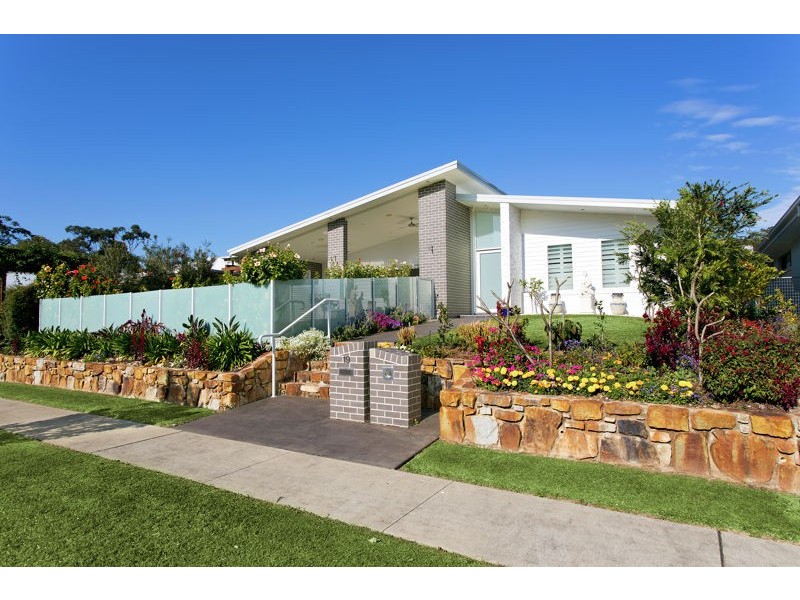 19 Green Bluff Rd, Sapphire Beach NSW 2450