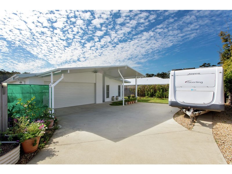 19 Green Bluff Rd, Sapphire Beach NSW 2450