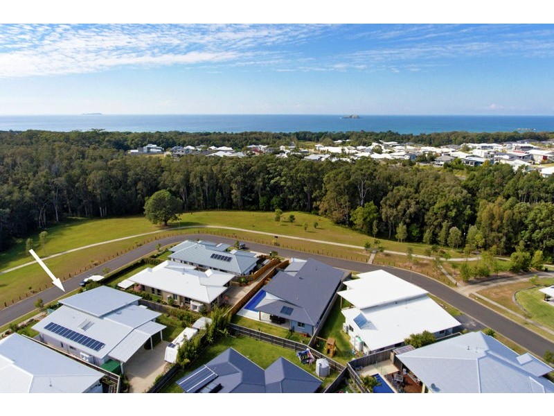 19 Green Bluff Rd, Sapphire Beach NSW 2450