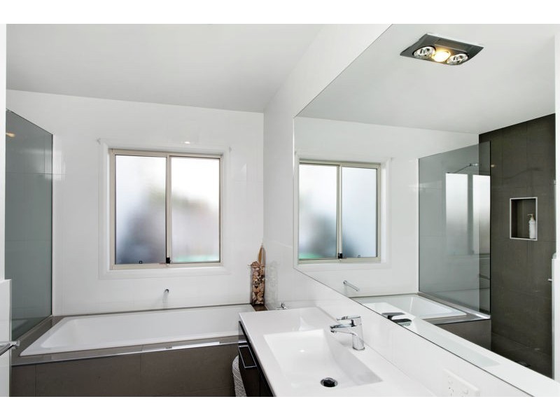 19 Green Bluff Rd, Sapphire Beach NSW 2450