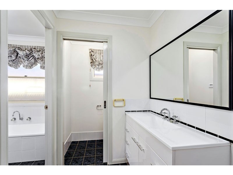 76 Loaders Lane, Coffs Harbour NSW 2450
