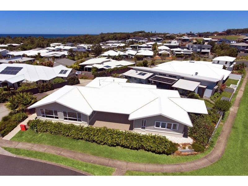 2 Paperbark St, Sapphire Beach NSW 2450