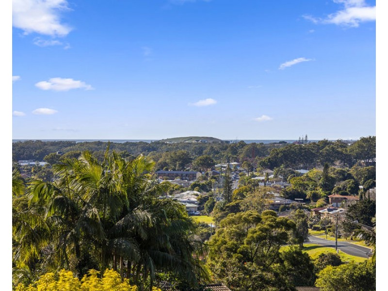 16 Anniversary Pl, Coffs Harbour NSW 2450