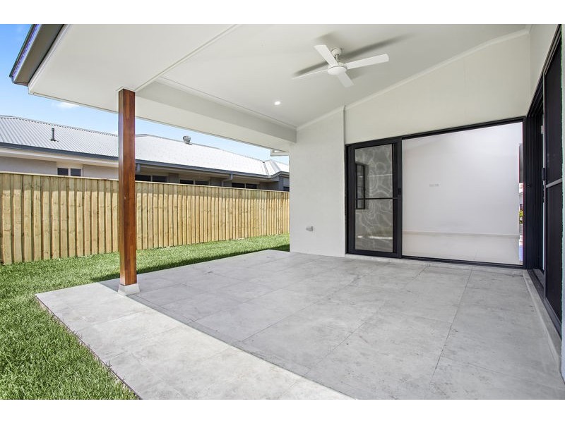 4 Reicks Cl, Sapphire Beach NSW 2450