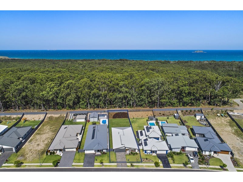 34 Watergum Cl, Sapphire Beach NSW 2450
