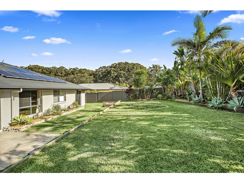 4 Mimiwali Drive, Bonville NSW 2441