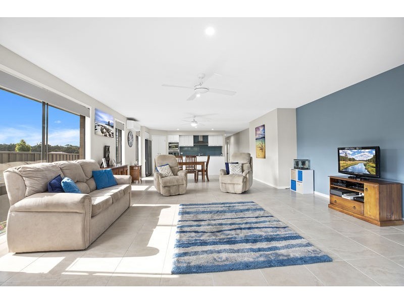 13 Moonee Creek Dr, Moonee Beach NSW 2450