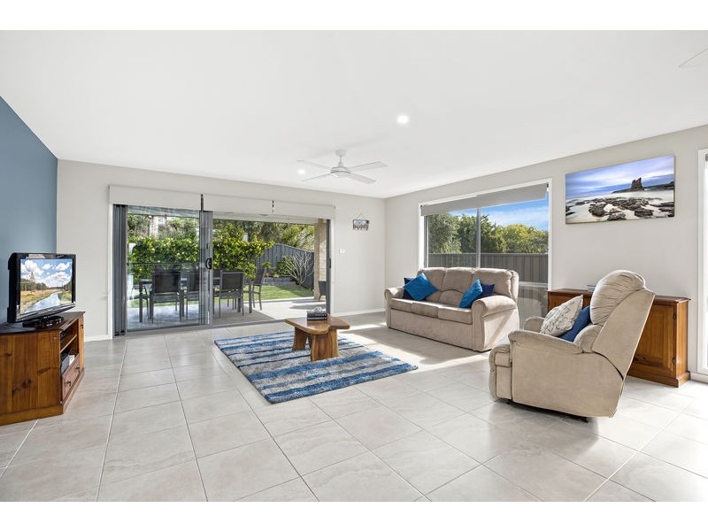 13 Moonee Creek Dr, Moonee Beach NSW 2450