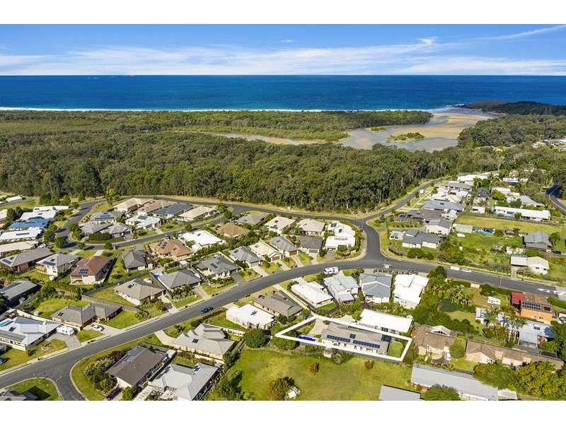 13 Moonee Creek Dr, Moonee Beach NSW 2450