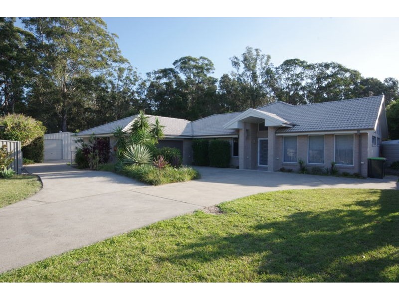 8 Trond Close, Bonville NSW 2441