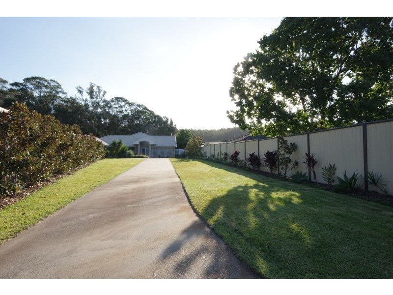 8 Trond Close, Bonville NSW 2441
