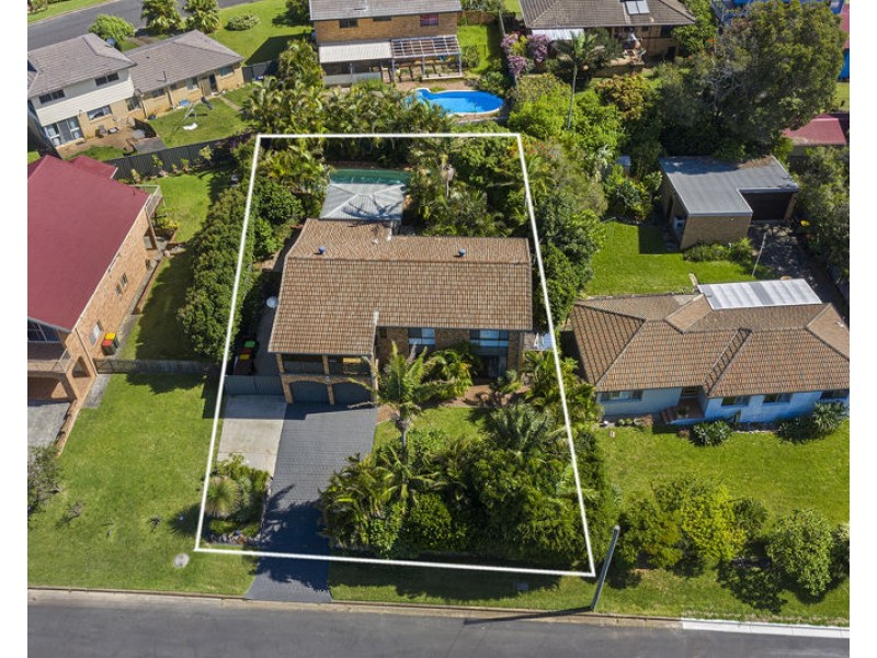 10 Alkina St, Sapphire Beach NSW 2450