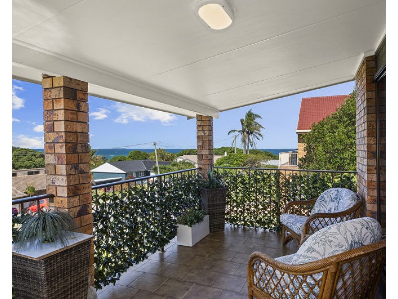 10 Alkina St, Sapphire Beach NSW 2450