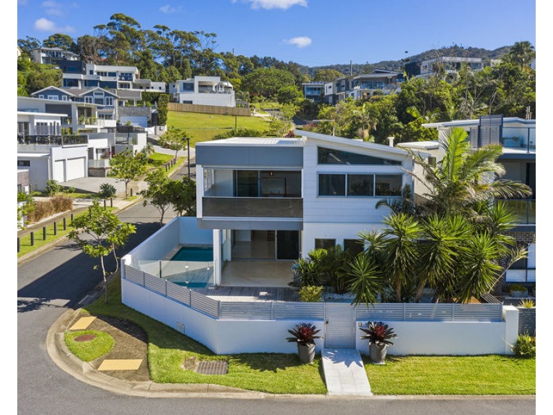 9 Oceanfront Drive, Sapphire Beach NSW 2450