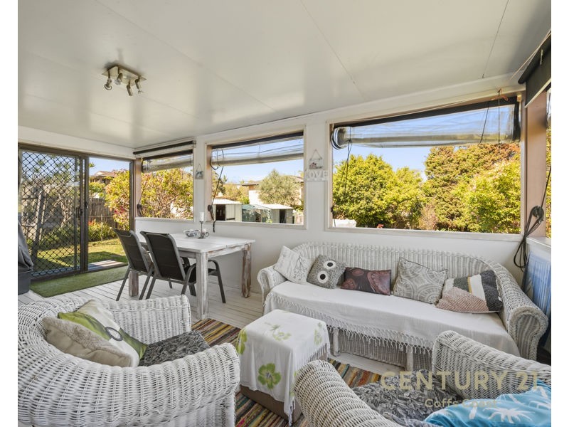 8 Moonee Beach Road, Moonee Beach NSW 2450