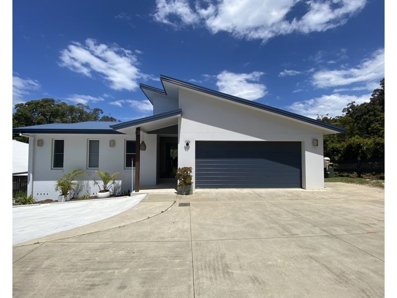 10 Bare Bluff Road, Sapphire Beach NSW 2450