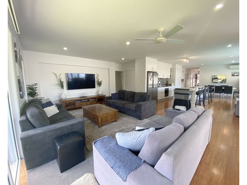 10 Bare Bluff Road, Sapphire Beach NSW 2450