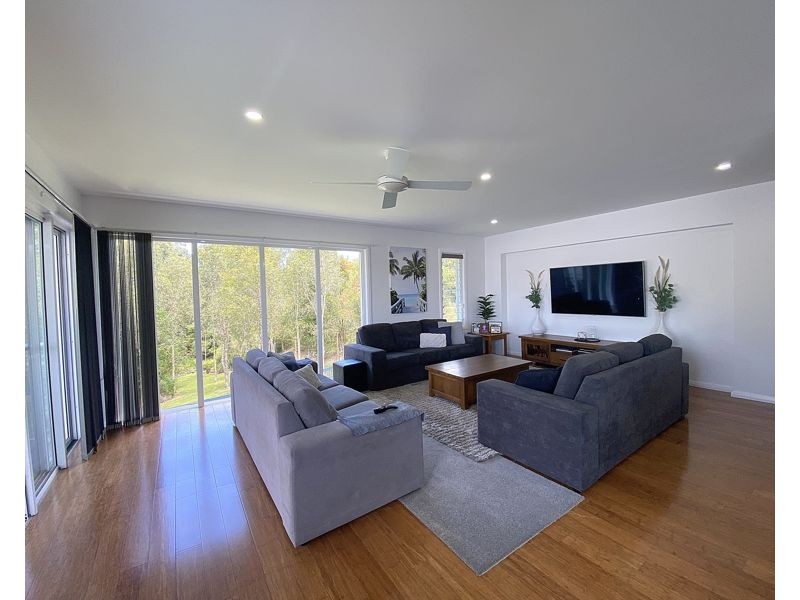 10 Bare Bluff Road, Sapphire Beach NSW 2450