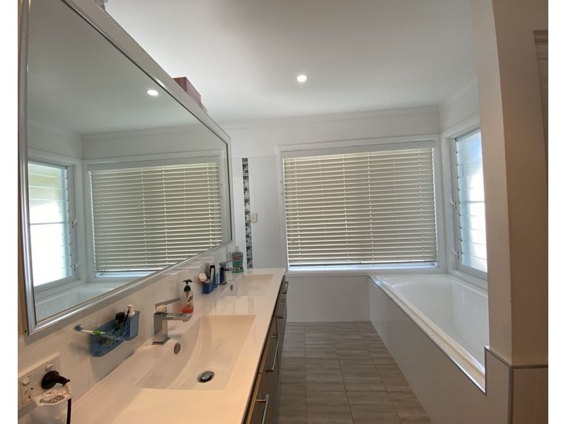 10 Bare Bluff Road, Sapphire Beach NSW 2450