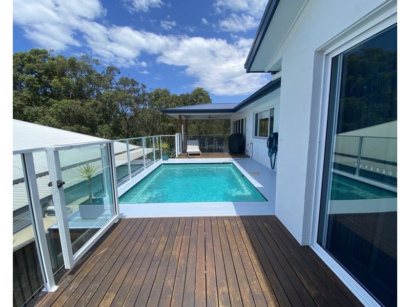 10 Bare Bluff Road, Sapphire Beach NSW 2450