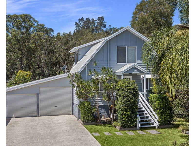 27 Fiddaman Rd, Emerald Beach NSW 2456