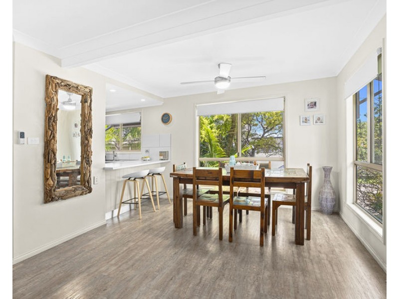 27 Fiddaman Rd, Emerald Beach NSW 2456