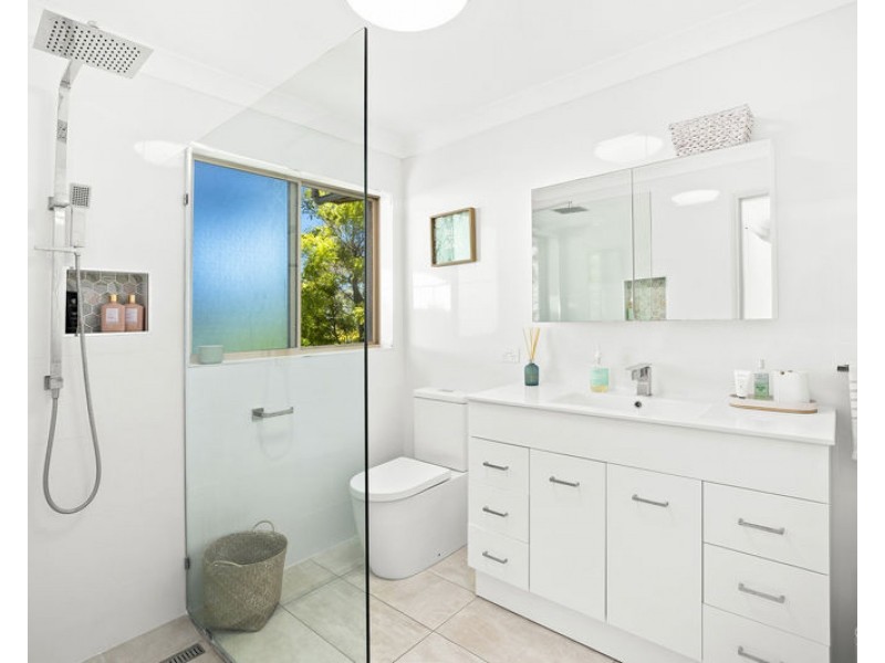 27 Fiddaman Rd, Emerald Beach NSW 2456