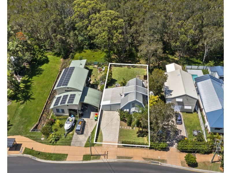 27 Fiddaman Rd, Emerald Beach NSW 2456