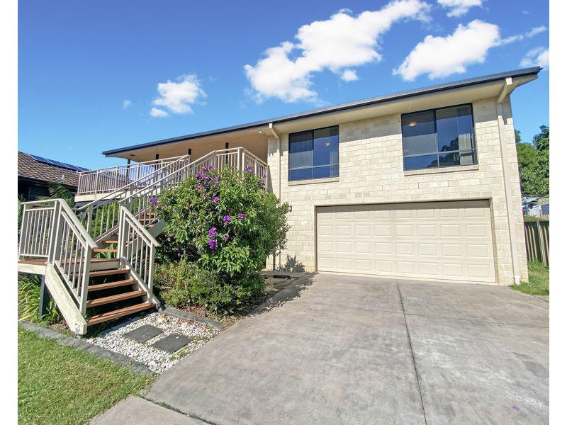 4 Lake View Avenue, Safety Beach NSW 2456