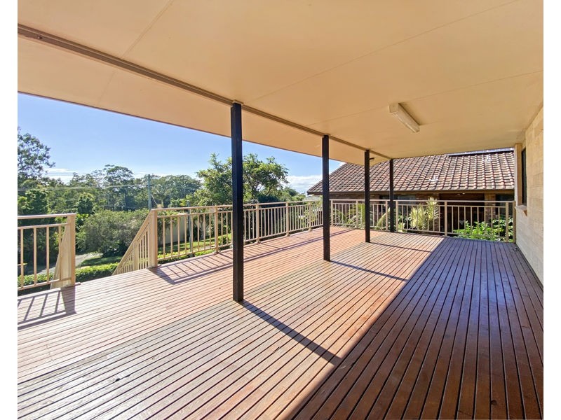 4 Lake View Avenue, Safety Beach NSW 2456